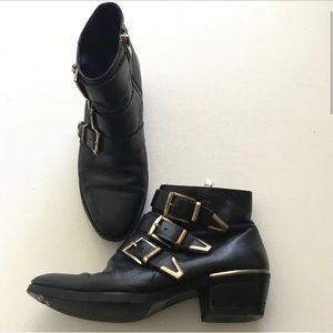 Vince Camuto Black Boot Sz 5.5 Three Buckle Accent
